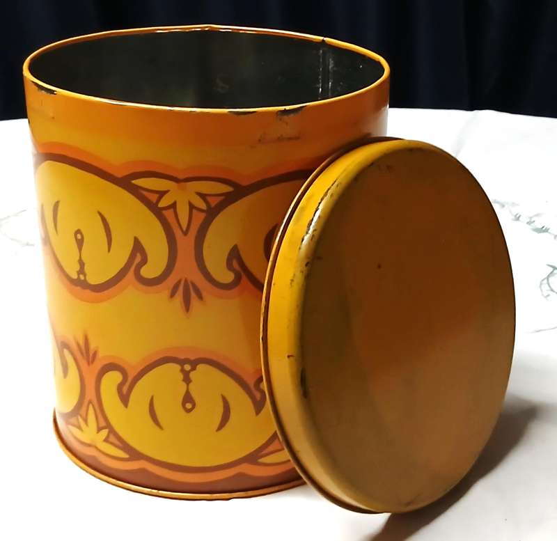 Playful Retro Yellow Tin - Vintage Dog Face Design & Mid-Century Charm