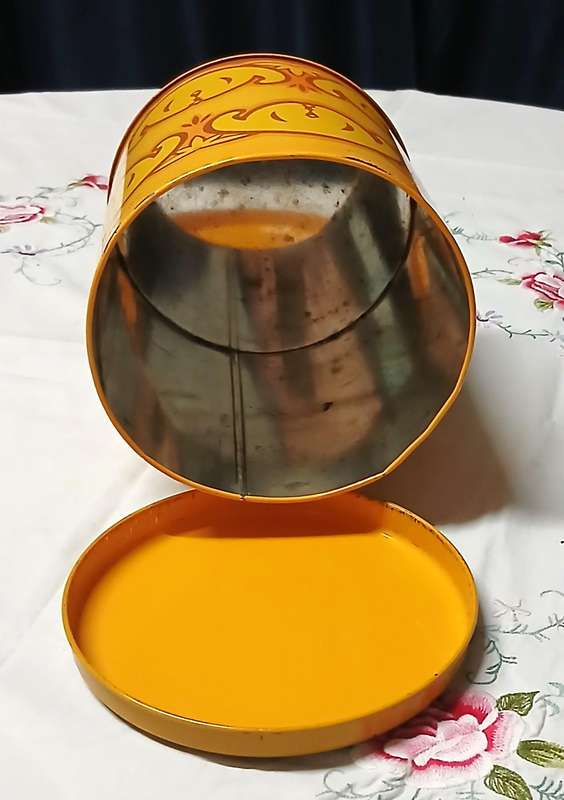Playful Retro Yellow Tin - Vintage Dog Face Design & Mid-Century Charm