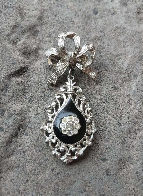 Elegant Vintage Victorian-Style Brooch Pin with Black Enamel & Rhinestones (c. 1950s/60s)
