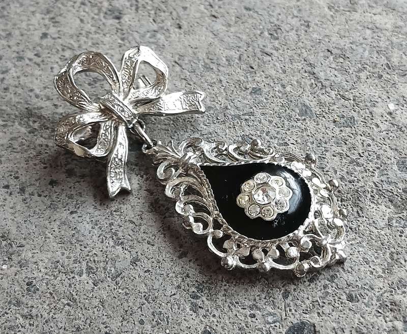 Elegant Vintage Victorian-Style Brooch Pin with Black Enamel & Rhinestones (c. 1950s/60s)