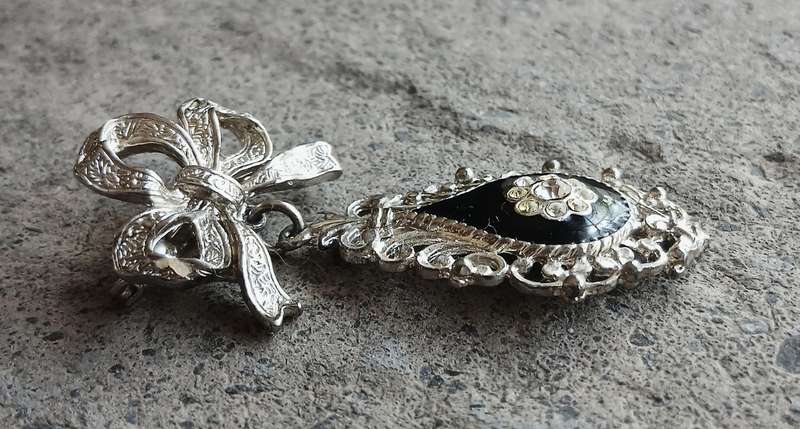 Elegant Vintage Victorian-Style Brooch Pin with Black Enamel & Rhinestones (c. 1950s/60s)