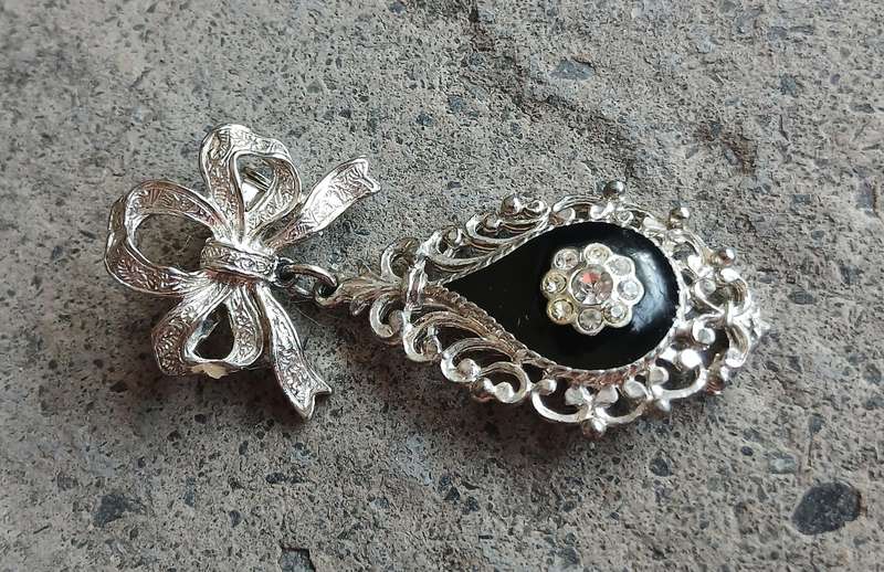 Elegant Vintage Victorian-Style Brooch Pin with Black Enamel & Rhinestones (c. 1950s/60s)