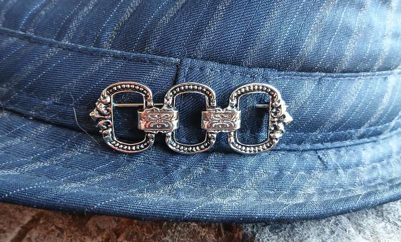 Unique Vintage Silver-Tone Interlocking Link Accessory Pin / Brooch for Hat or Bag