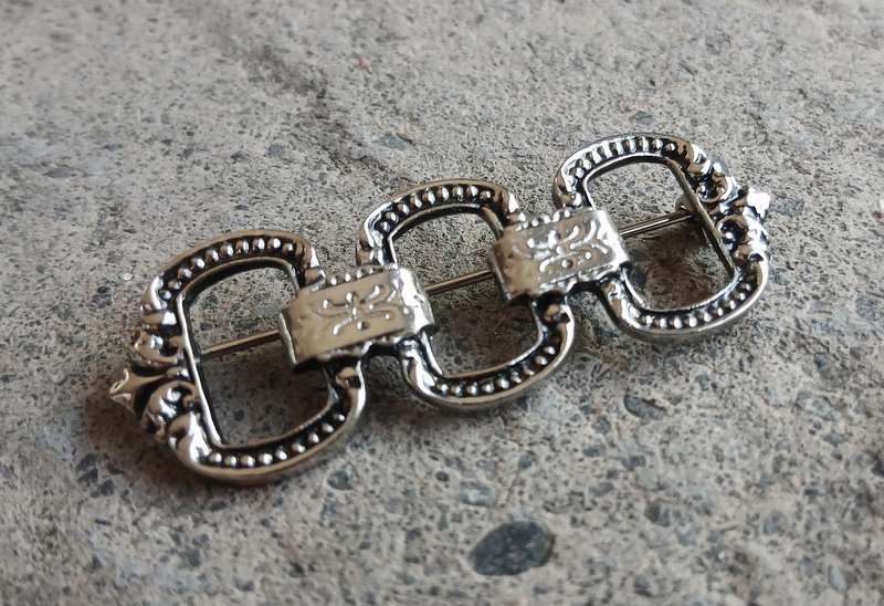 Unique Vintage Silver-Tone Interlocking Link Accessory Pin / Brooch for Hat or Bag