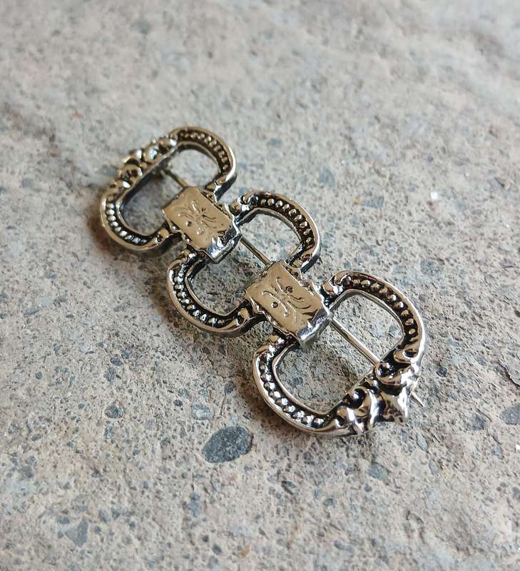 Unique Vintage Silver-Tone Interlocking Link Accessory Pin / Brooch for Hat or Bag