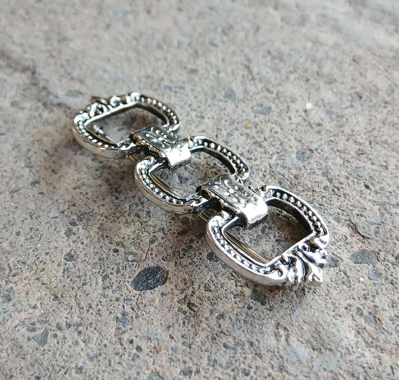 Unique Vintage Silver-Tone Interlocking Link Accessory Pin / Brooch for Hat or Bag