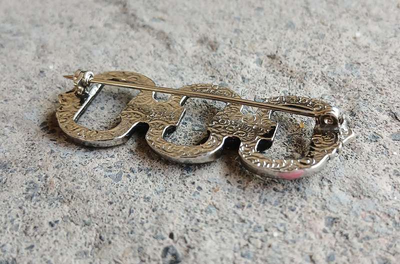 Unique Vintage Silver-Tone Interlocking Link Accessory Pin / Brooch for Hat or Bag