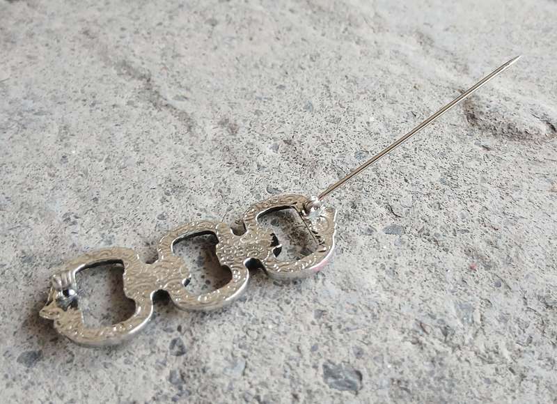 Unique Vintage Silver-Tone Interlocking Link Accessory Pin / Brooch for Hat or Bag