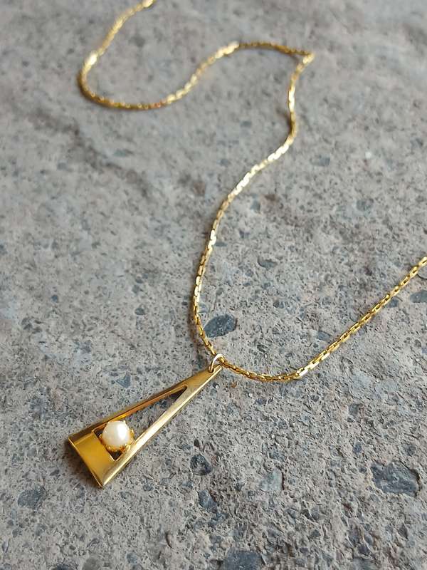 Delicate Vintage Gold-Tone Triangle Pendant Necklace with Faux Pearl