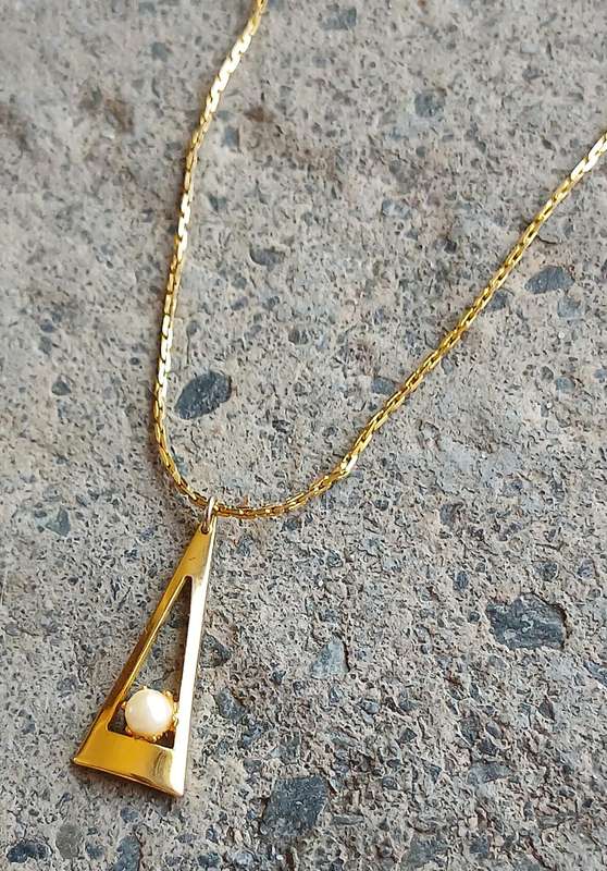Delicate Vintage Gold-Tone Triangle Pendant Necklace with Faux Pearl