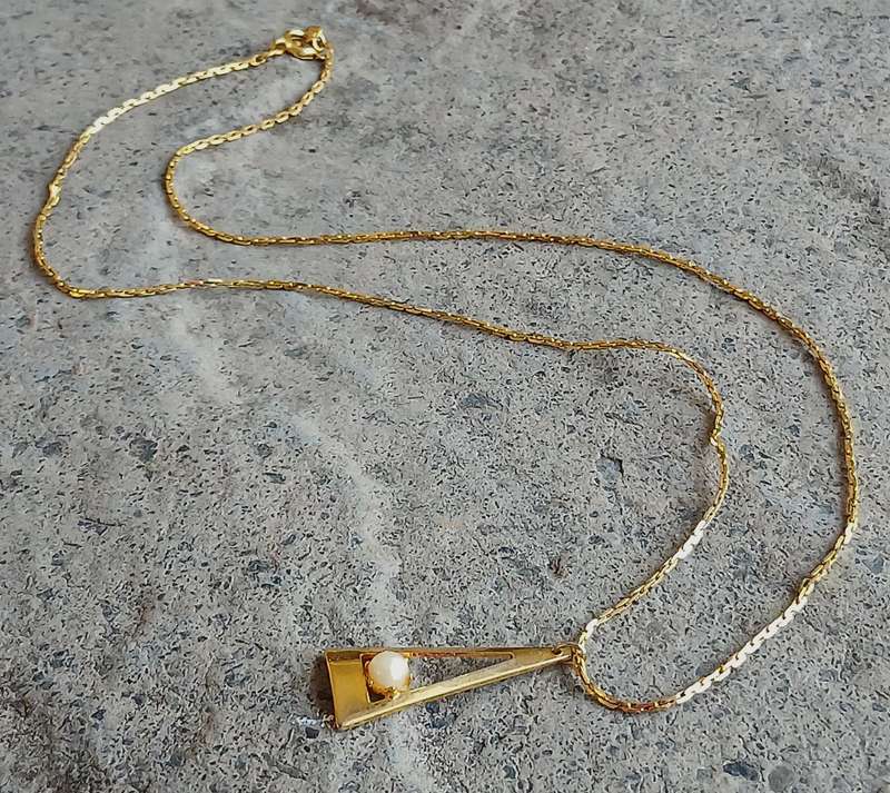 Delicate Vintage Gold-Tone Triangle Pendant Necklace with Faux Pearl