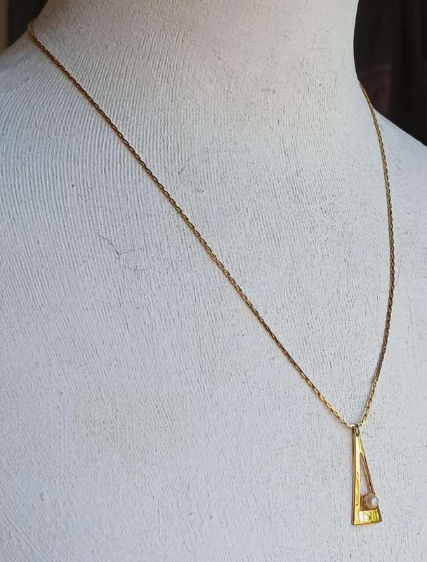 Delicate Vintage Gold-Tone Triangle Pendant Necklace with Faux Pearl