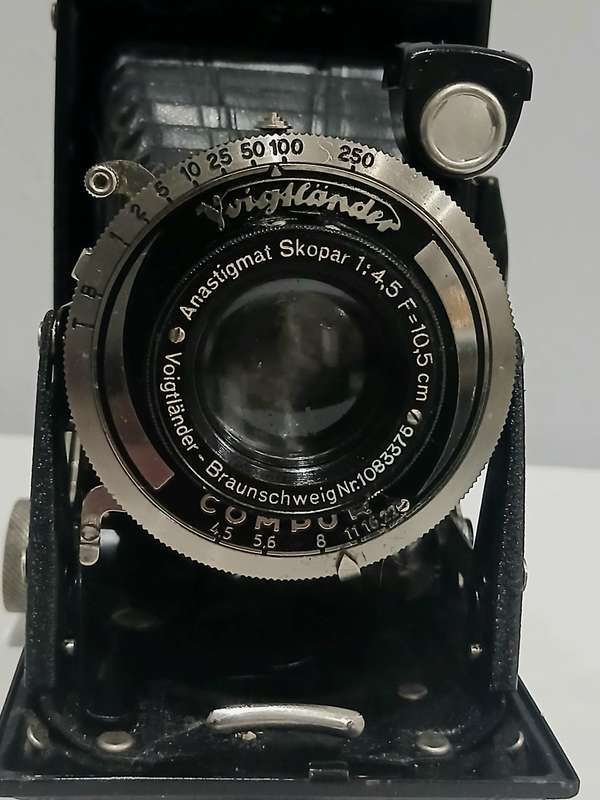 1930s Voigtländer Bessa Folding Camera  Skopar Lens, Compur Shutter  With Case