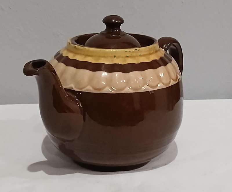 Vintage Pie-Crust Fluted Brown Betty Teapot  Made in England | c. 1920