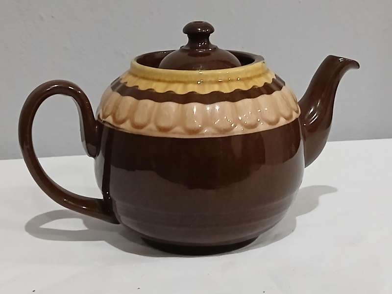 Vintage Pie-Crust Fluted Brown Betty Teapot  Made in England | c. 1920