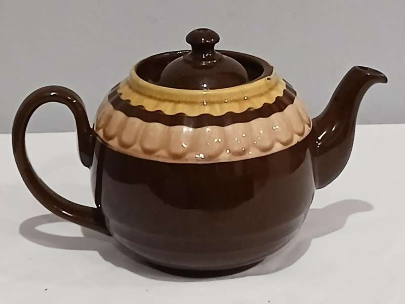 Vintage Pie-Crust Fluted Brown Betty Teapot  Made in England | c. 1920