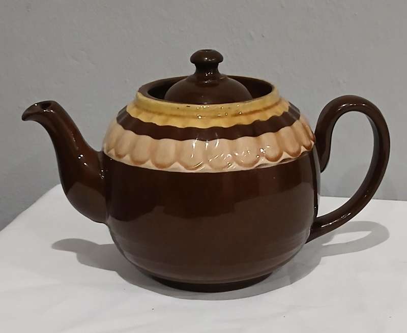 Vintage Pie-Crust Fluted Brown Betty Teapot  Made in England | c. 1920