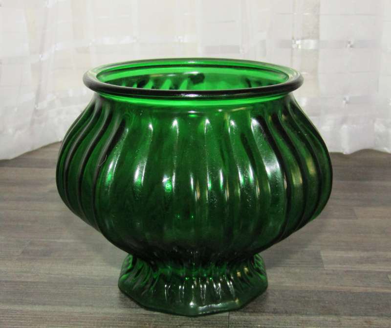 Vintage EO Brody Co. Emerald Vase #G104 from Cleveland, Ohio, USA