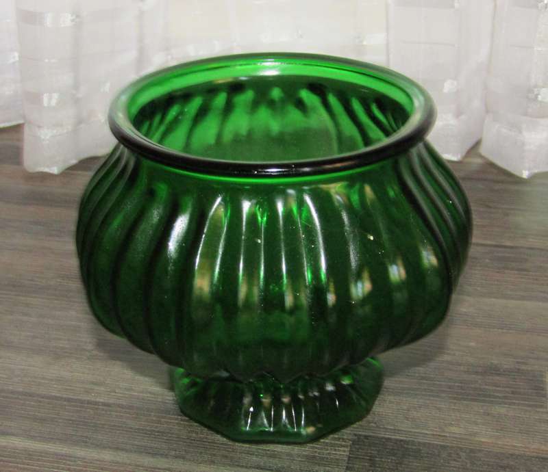 Vintage EO Brody Co. Emerald Vase #G104 from Cleveland, Ohio, USA