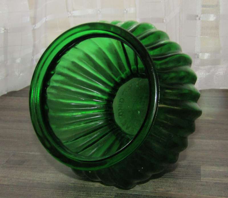 Vintage EO Brody Co. Emerald Vase #G104 from Cleveland, Ohio, USA