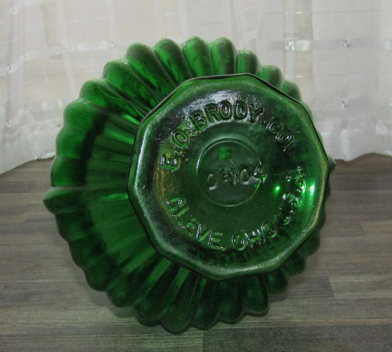 Vintage EO Brody Co. Emerald Vase #G104 from Cleveland, Ohio, USA
