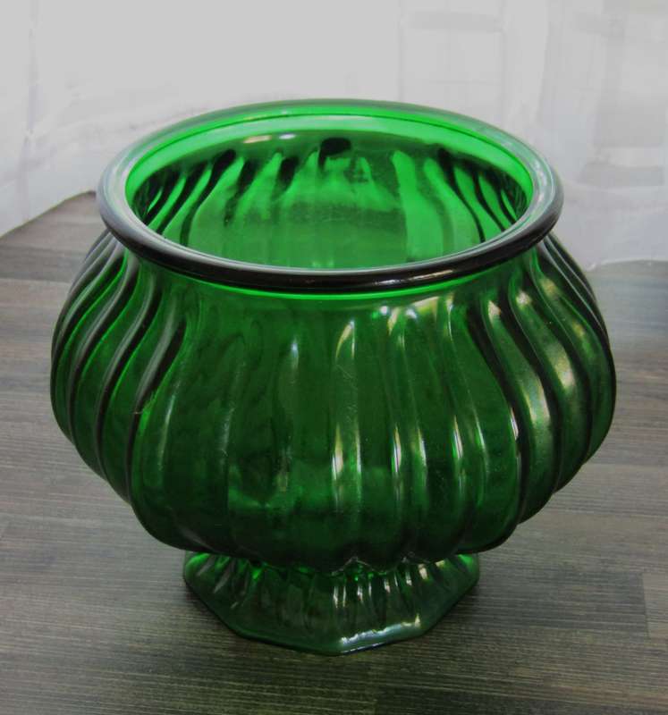 Vintage EO Brody Co. Emerald Vase #G104 from Cleveland, Ohio, USA