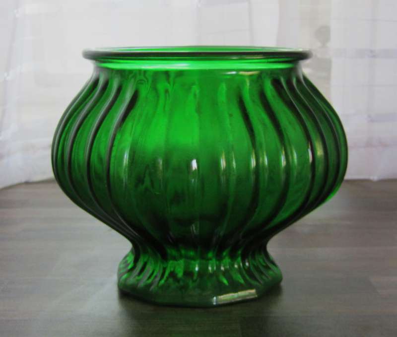 Vintage EO Brody Co. Emerald Vase #G104 from Cleveland, Ohio, USA