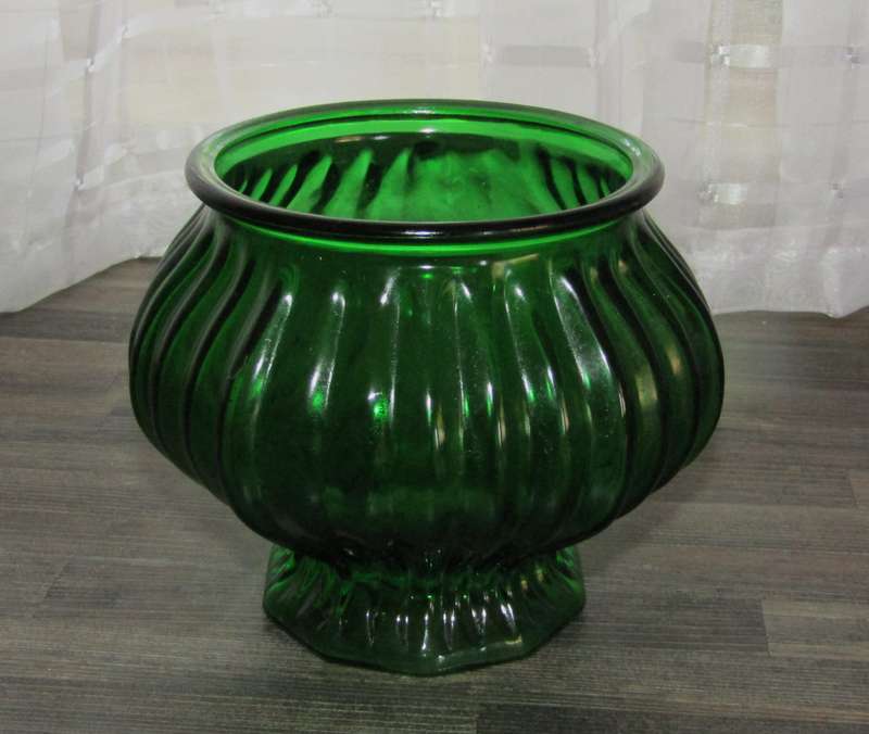 Vintage EO Brody Co. Emerald Vase #G104 from Cleveland, Ohio, USA