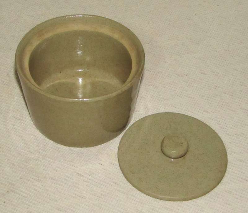 Vintage 1970s Moira Farmhouse Stoneware Pot with Lid  Single Portion Size