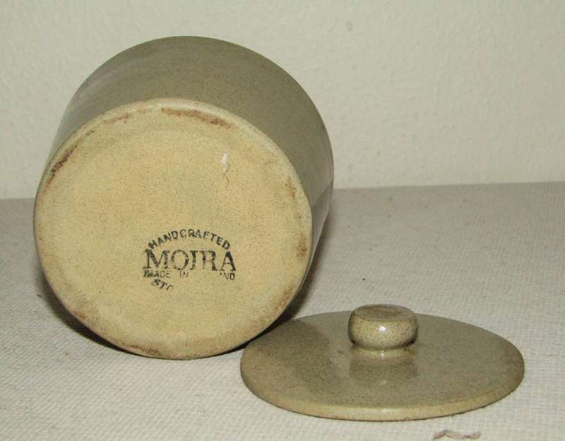 Vintage 1970s Moira Farmhouse Stoneware Pot with Lid  Single Portion Size