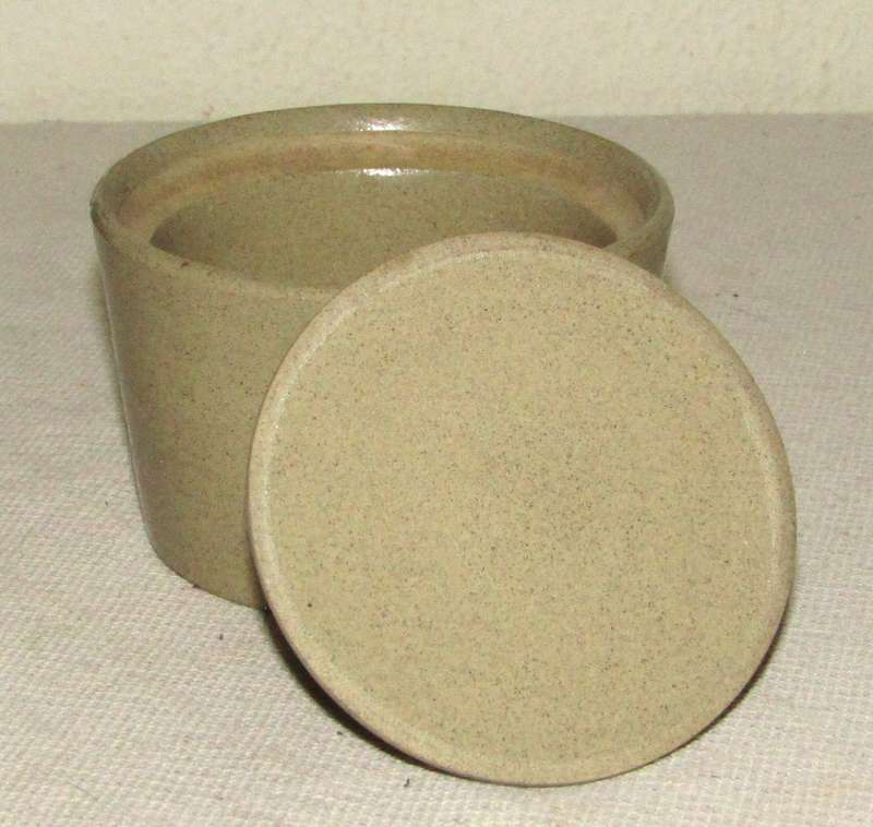 Vintage 1970s Moira Farmhouse Stoneware Pot with Lid  Single Portion Size