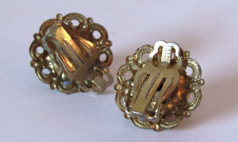 Vintage 1950s Stamped Gilt metal and Lapis Lazuli Clip-on Earrings