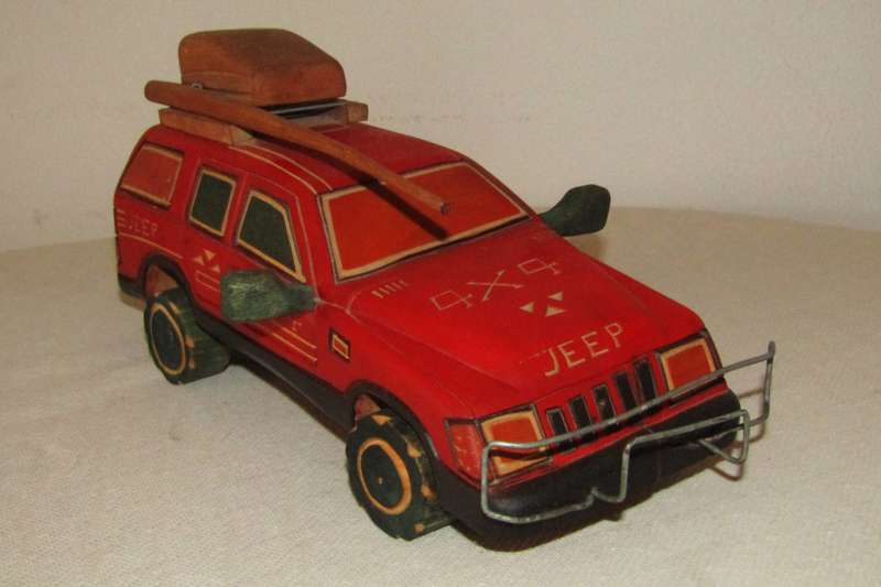 Vintage Handmade Wooden Jeep 4x4 Toy/Display Car - Handcrafted Collectible