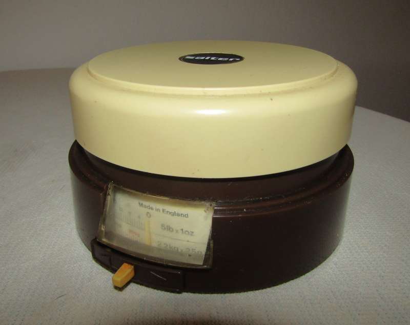 Retro 1977 Salter Kitchen Scale (2.2kg x 25g) - Made in England