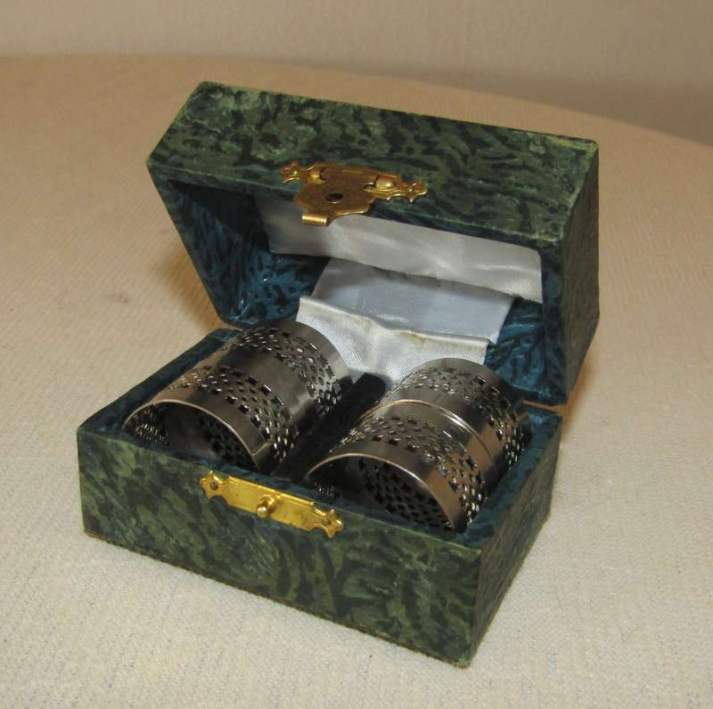 Vintage Boxed Set of Four Silver-tone Pierced Metal Napkin Rings