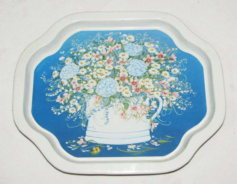 Vintage Selection of 5 Small Decorative Tin Trays