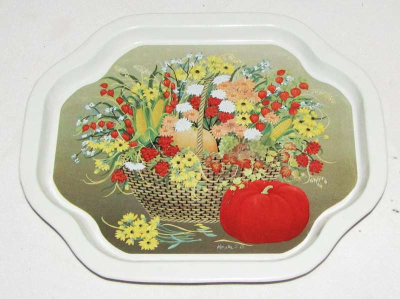 Vintage Selection of 5 Small Decorative Tin Trays