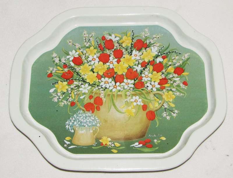 Vintage Selection of 5 Small Decorative Tin Trays