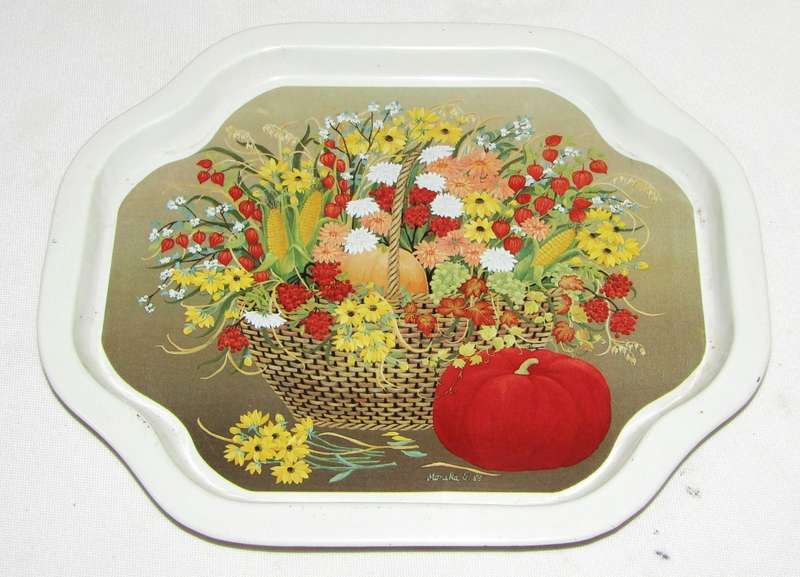 Vintage Selection of 5 Small Decorative Tin Trays