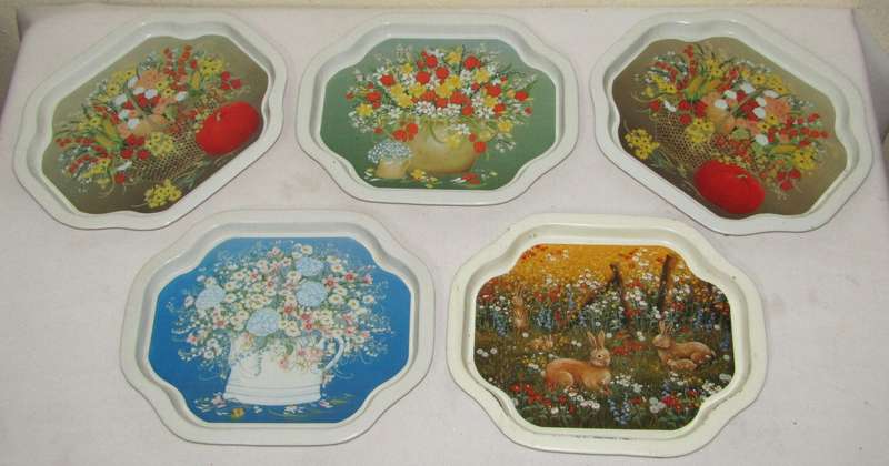 Vintage Selection of 5 Small Decorative Tin Trays