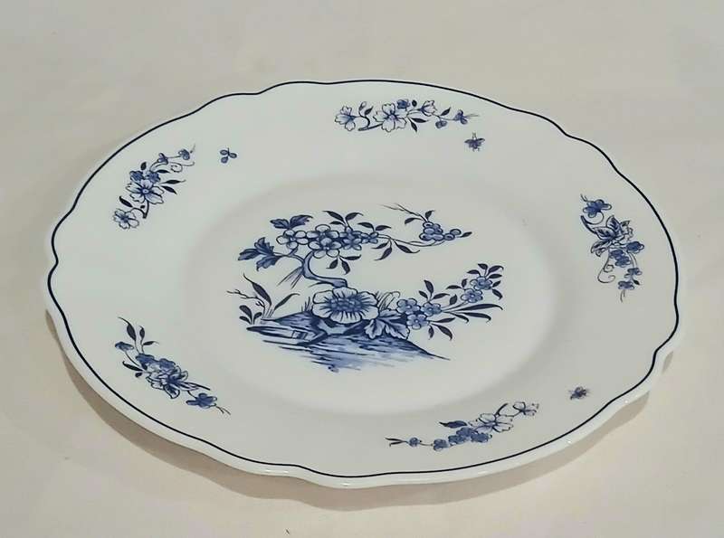 Vintage 1970s Arcopal France Opal Glass Plate | Arc Archer Logo | Rare Retro Pattern