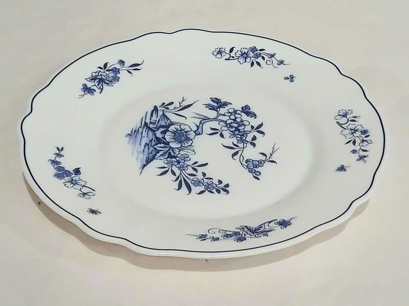 Vintage 1970s Arcopal France Opal Glass Plate | Arc Archer Logo | Rare Retro Pattern