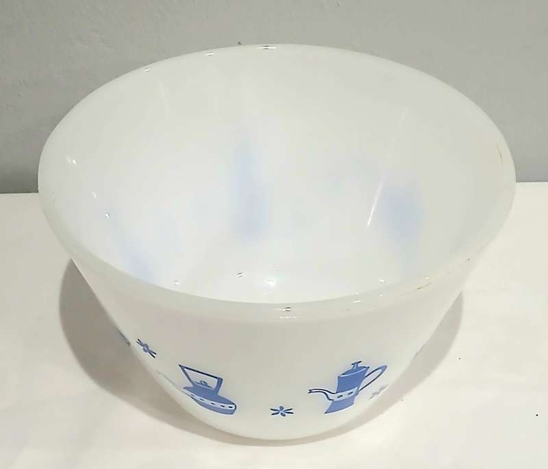 Vintage 1970s Blue & White Milk Glass Mixing Bowl | Unmarked | 19cm