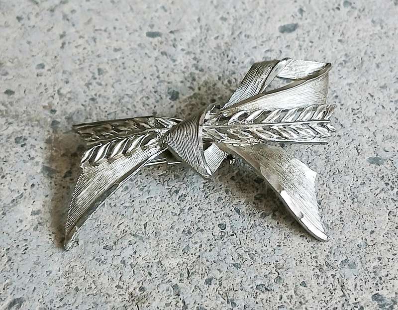 Vintage Silver Tone Brooch | Love Knot or Bow Design | Classic Mid-Century Elegance