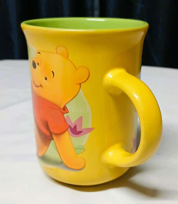 Vintage Disney Winnie the Pooh Mug | Stor Spain | Yellow Ceramic Cup with Green Interior (11.5cm)