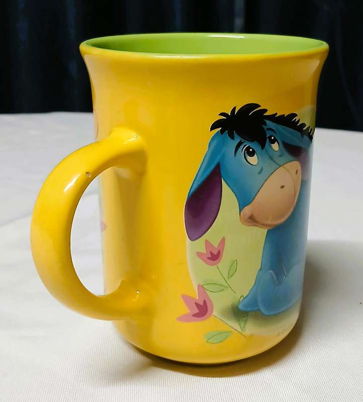 Vintage Disney Winnie the Pooh Mug | Stor Spain | Yellow Ceramic Cup with Green Interior (11.5cm)