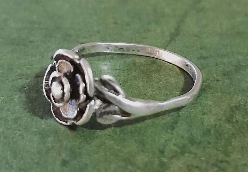 Vintage Sterling Silver Rose Ring | Romantic Floral Design with Leaf Accents