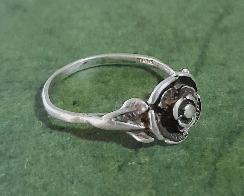 Vintage Sterling Silver Rose Ring | Romantic Floral Design with Leaf Accents