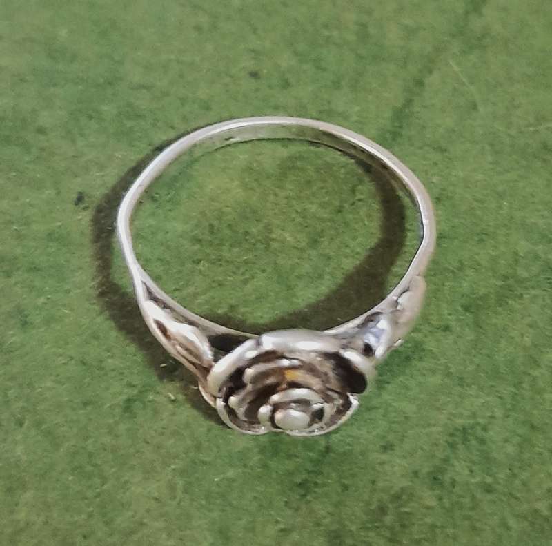 Vintage Sterling Silver Rose Ring | Romantic Floral Design with Leaf Accents