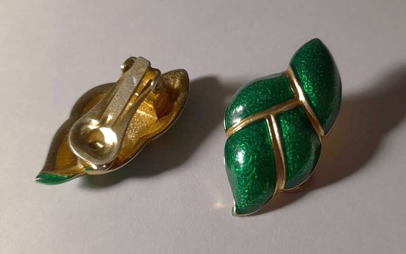 Vintage Gold Tone and Emerald Green Enamel Clip-on Earrings
